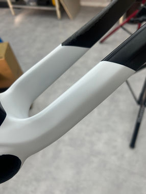 Carbon Reparatur, Carbon Reparatur Schweiz, Carbon rahmen Reparatur, Carbon schaden am Fahrrad, Carbon rahmen gebrochen, Velorahmen reparieren, Velo Reparatur Bern, Carbon rahmen Lackieren Schweiz, Velo lackieren, Velo lackieren Schweiz, Velo lackieren Bern, Fahrradrahmen Reparatur, Fahrradrahmen Lackierung, Bikerecovery