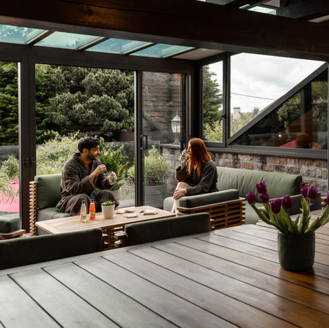 Spa privatif nordique Nörra Spa en Alsace - Verrière espace de détente