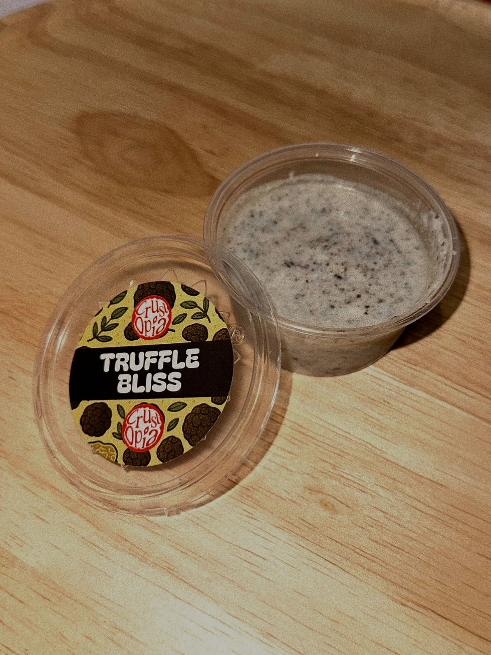 Crustopia-Dip-Sauce, perfekt zum Eintauchen des Pizzarands.