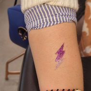 glitter paillette éclair - tatouage éphémère par le Bar à Tattoo Animation événementiel