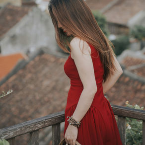 När huden inte följer med på viktresan – om livet efter stor viktnedgång och möjligheterna att åtgärda överskottshud, återfå bröstvolym och återfå kroppslig balans