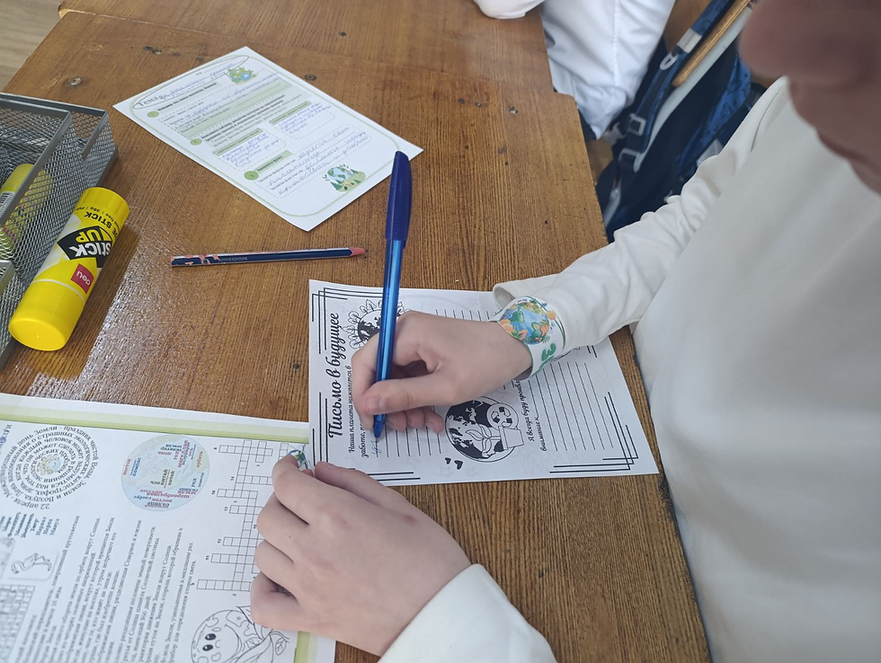 Учащиеся 4В класса и классный руководитель Павличенко А.А.