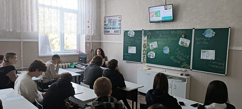 Учащиеся 9Г класс и классный руководитель Кара Е.С.