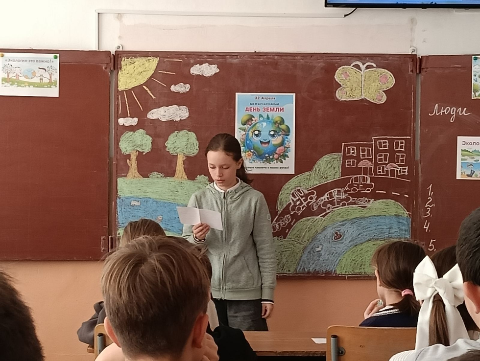 Учащиеся 5Б класса и классный руководитель Мунжиу Н.М.