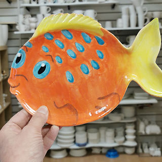 fish plate painted like a clownfish at crafty monkey pottery painting