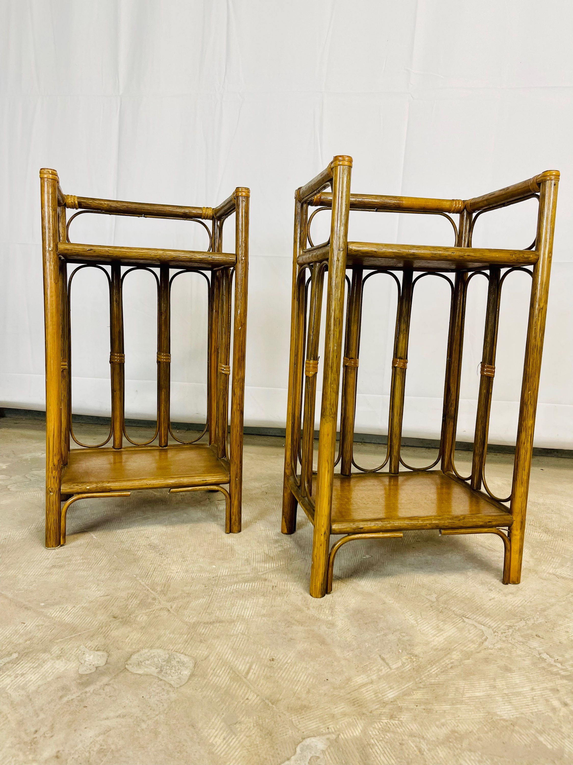 TABLE de CHEVET en ROTIN 