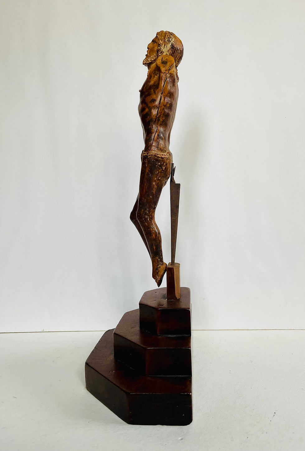 Miniature : CHRIST EN BOIS SCULPTÉ 