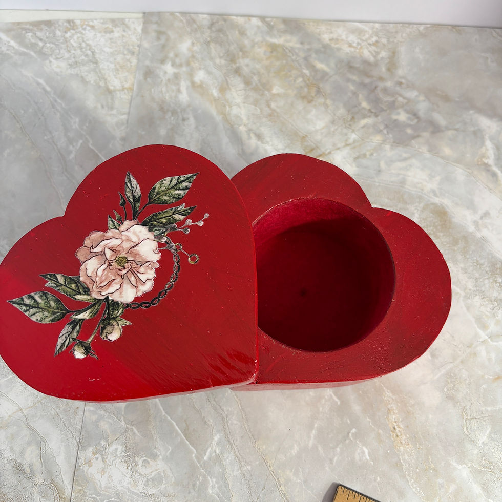 Thumbnail: Heart-shaped Trinket Box