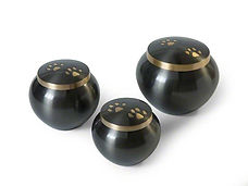 PETRIBUTES_Paw-Print-Urns_Range.jpg