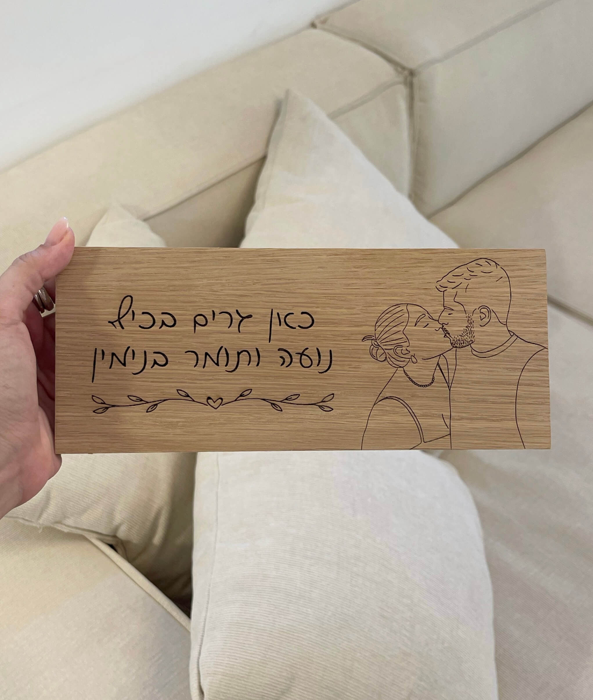 חריטה שלט לדלת עץ פרימיום