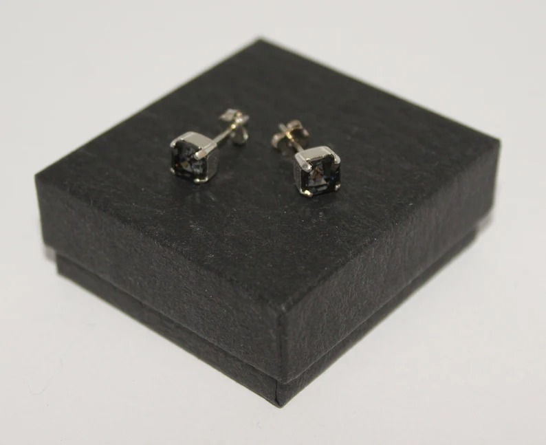 Thumbnail: Silver Night - Square crystal stud earrings