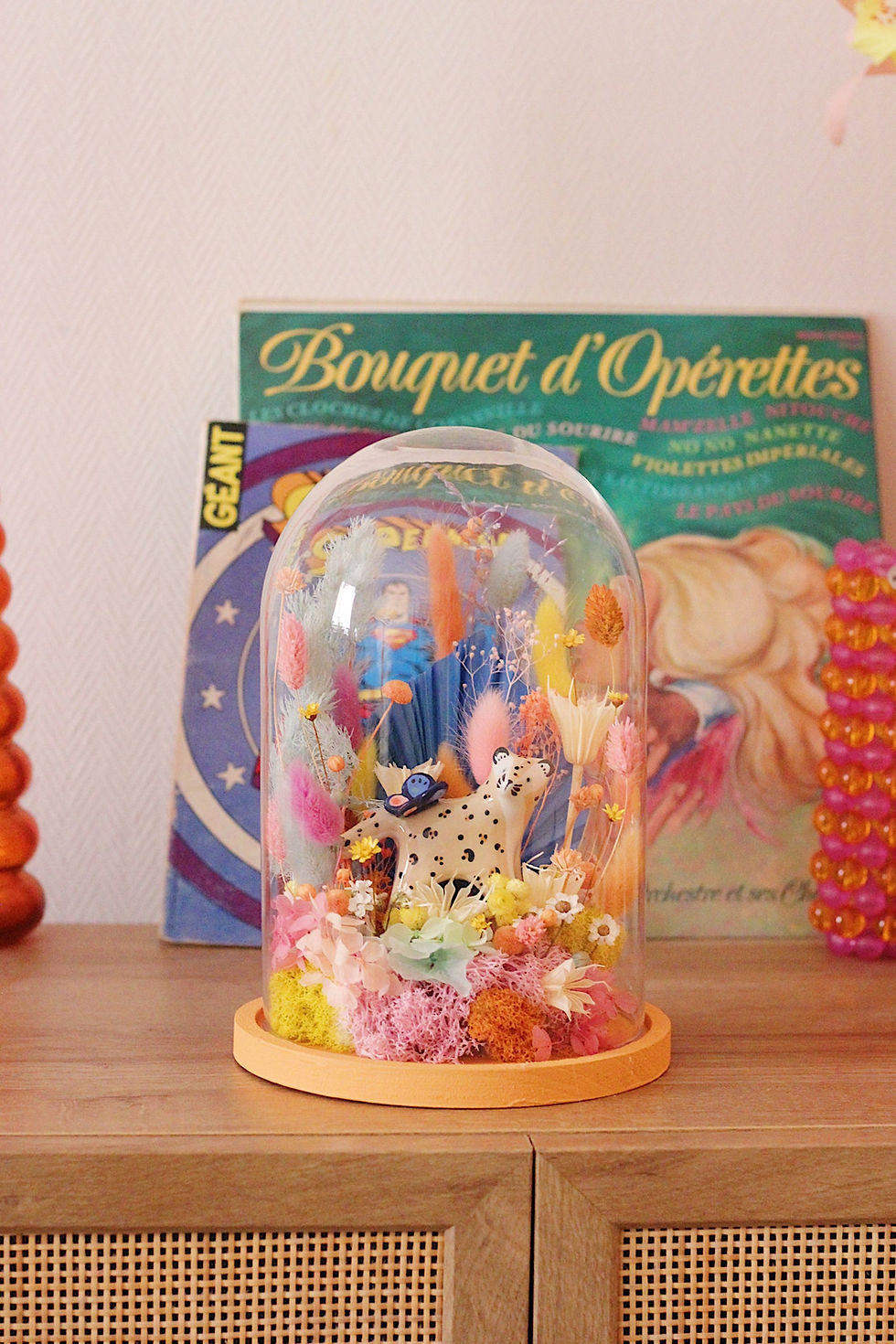 Miniature : Grande Cloche "Le léopard, le papillon et sa jungle multicolore"