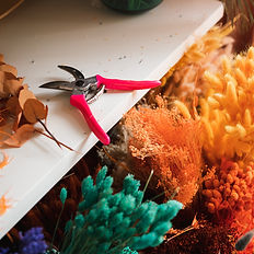 Atelier pour apprendre à faire un miroir avec des fleurs séchées_Célestine morel_ Boutique_345 rue des Pyrénées 75020 Paris