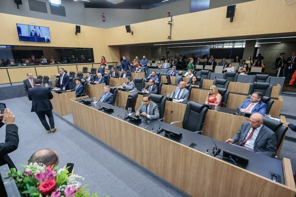 Média de idade dos deputados eleitos para a Assembleia do Piauí é de 51 anos