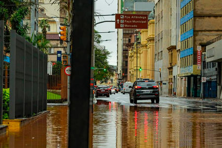 Ainda no Rio Grande do Sul: Prefeitura de Porto Alegre esvazia centro da cidade