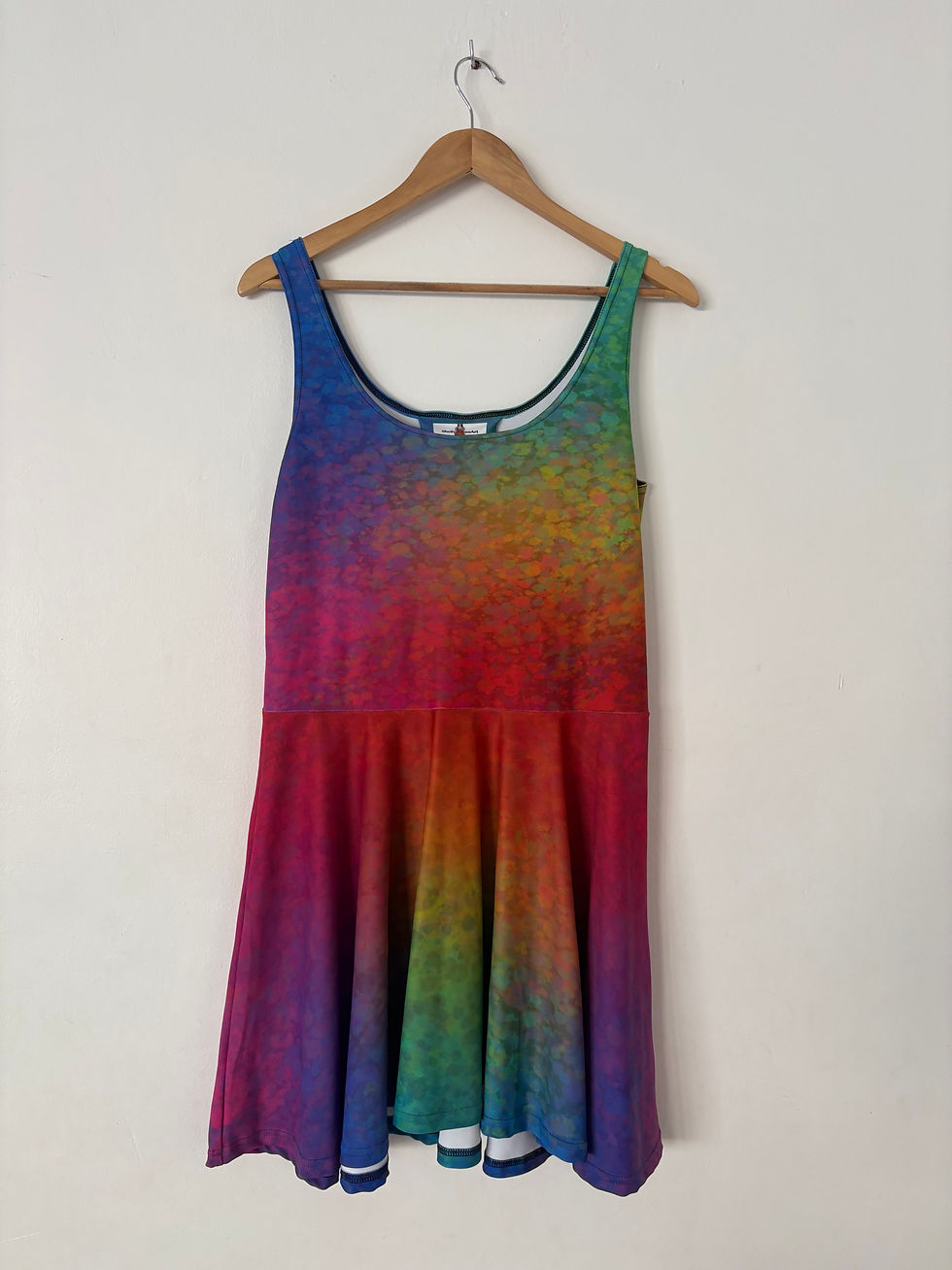 תמונה ממוזערת: שמלת סקייטר בעיצוב הציור החיוך של פרידה קאלו