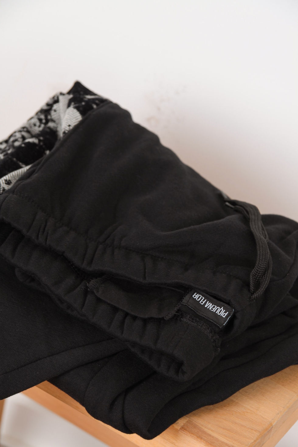 Thumbnail: Comfy pants 🖤
