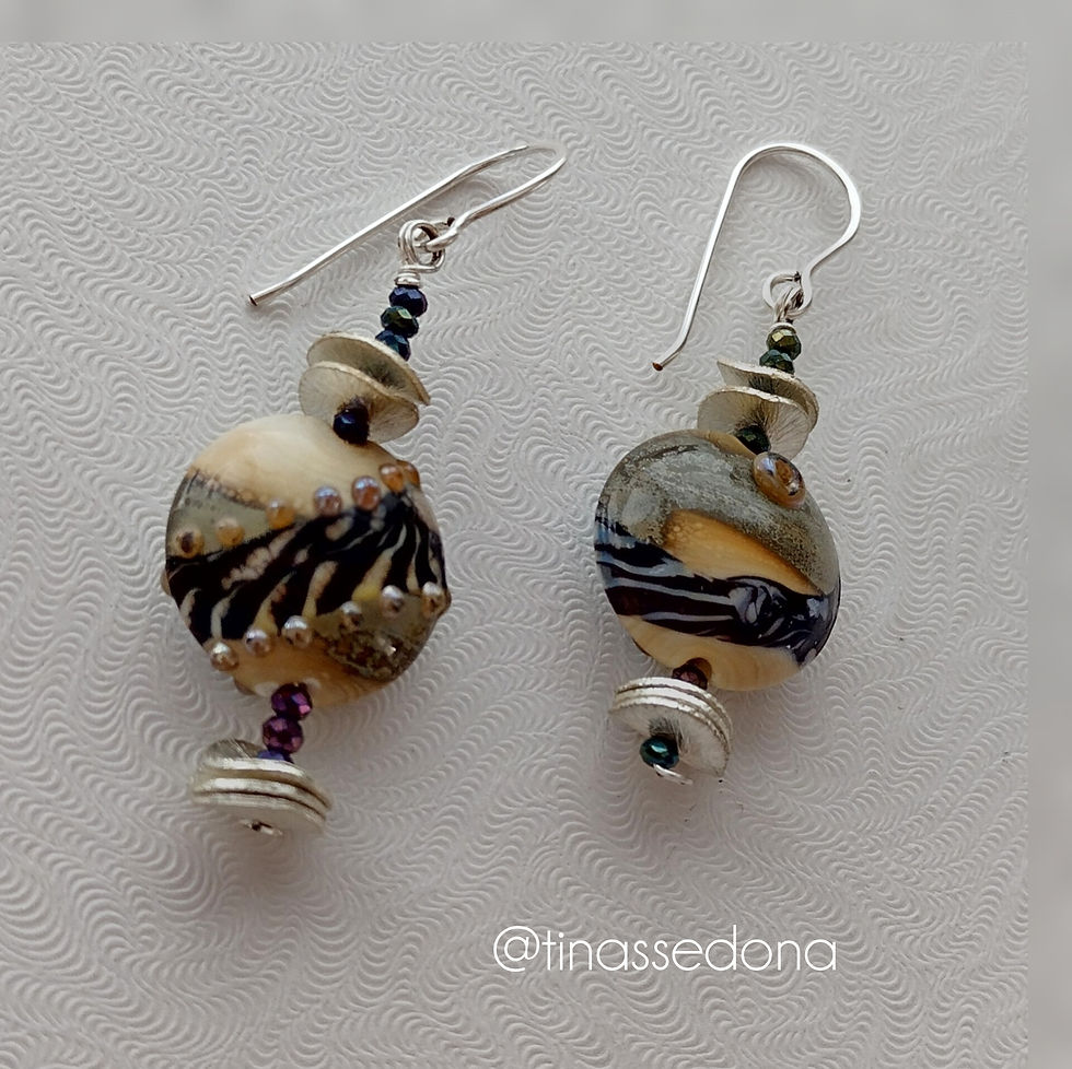 Thumbnail: Handmade earrings of lampwork beads of grey and champagne