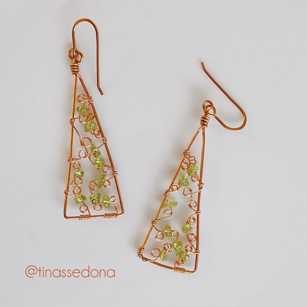 Handmade earrings drops of peridot wired on triangles