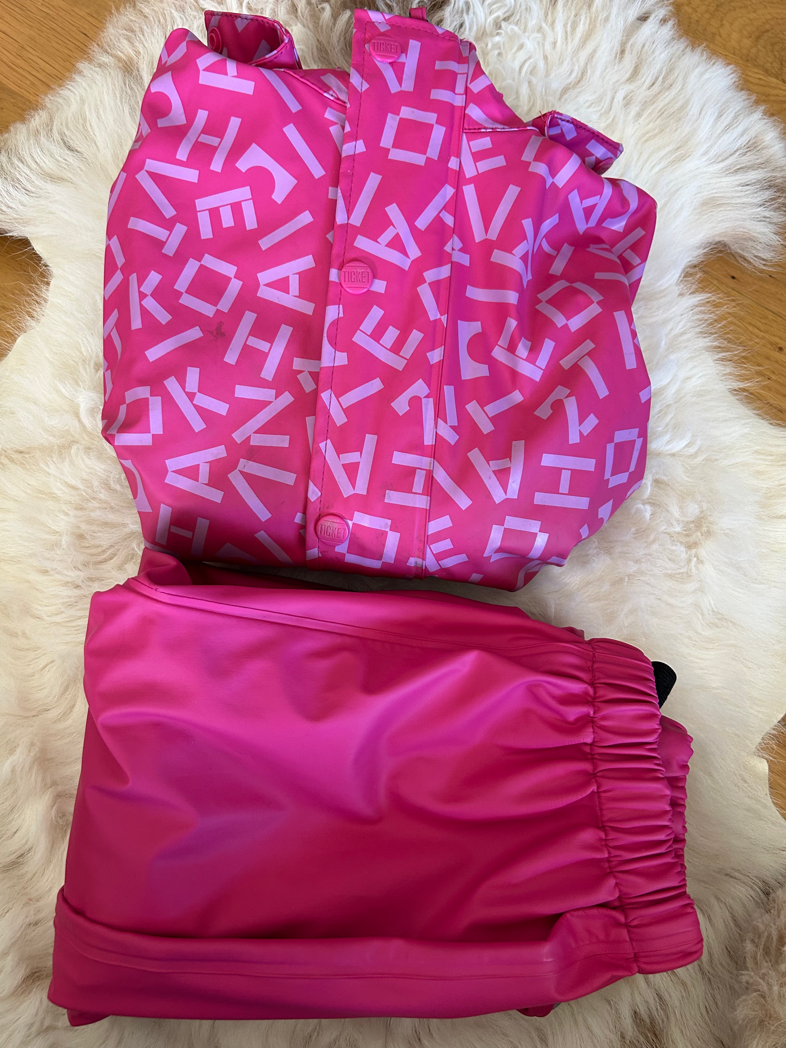 Regnsett fra Ticket to heaven Str. 122