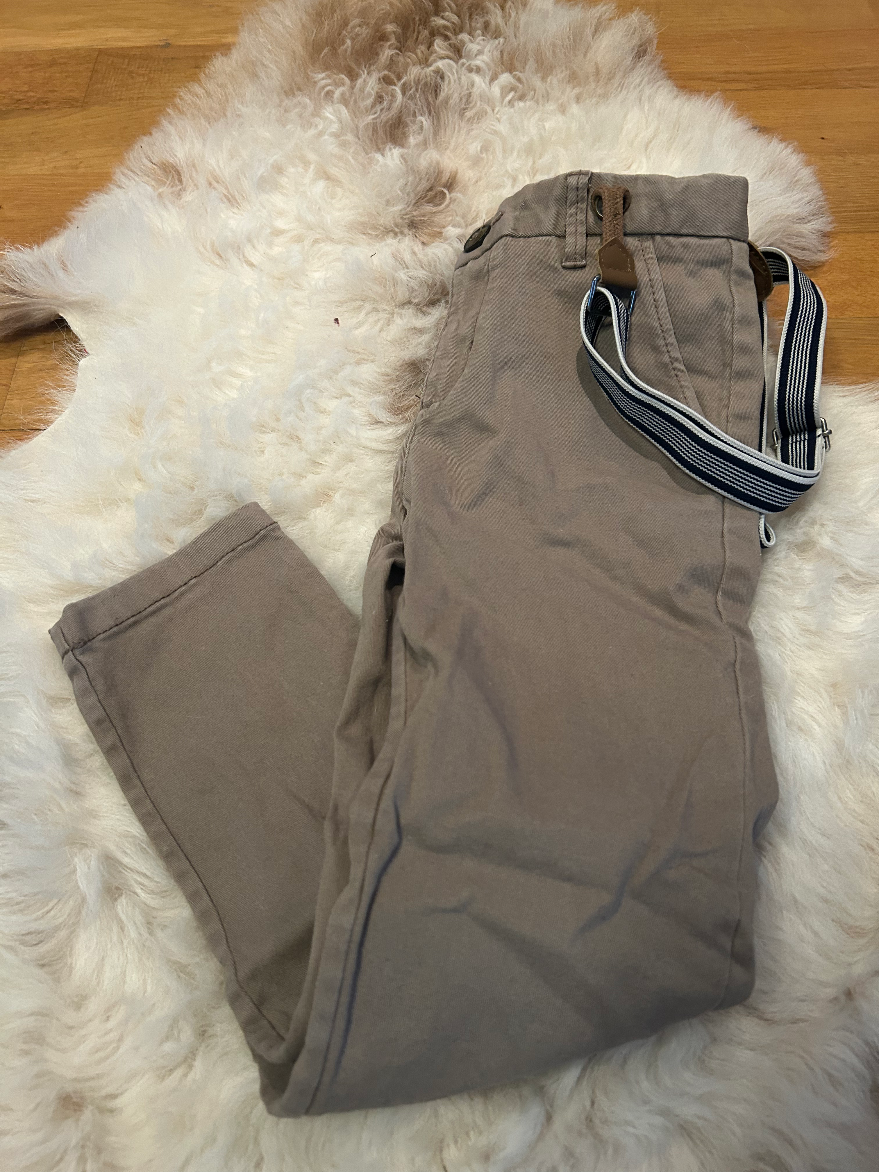 Jeans med seler fra H&M Str. 116