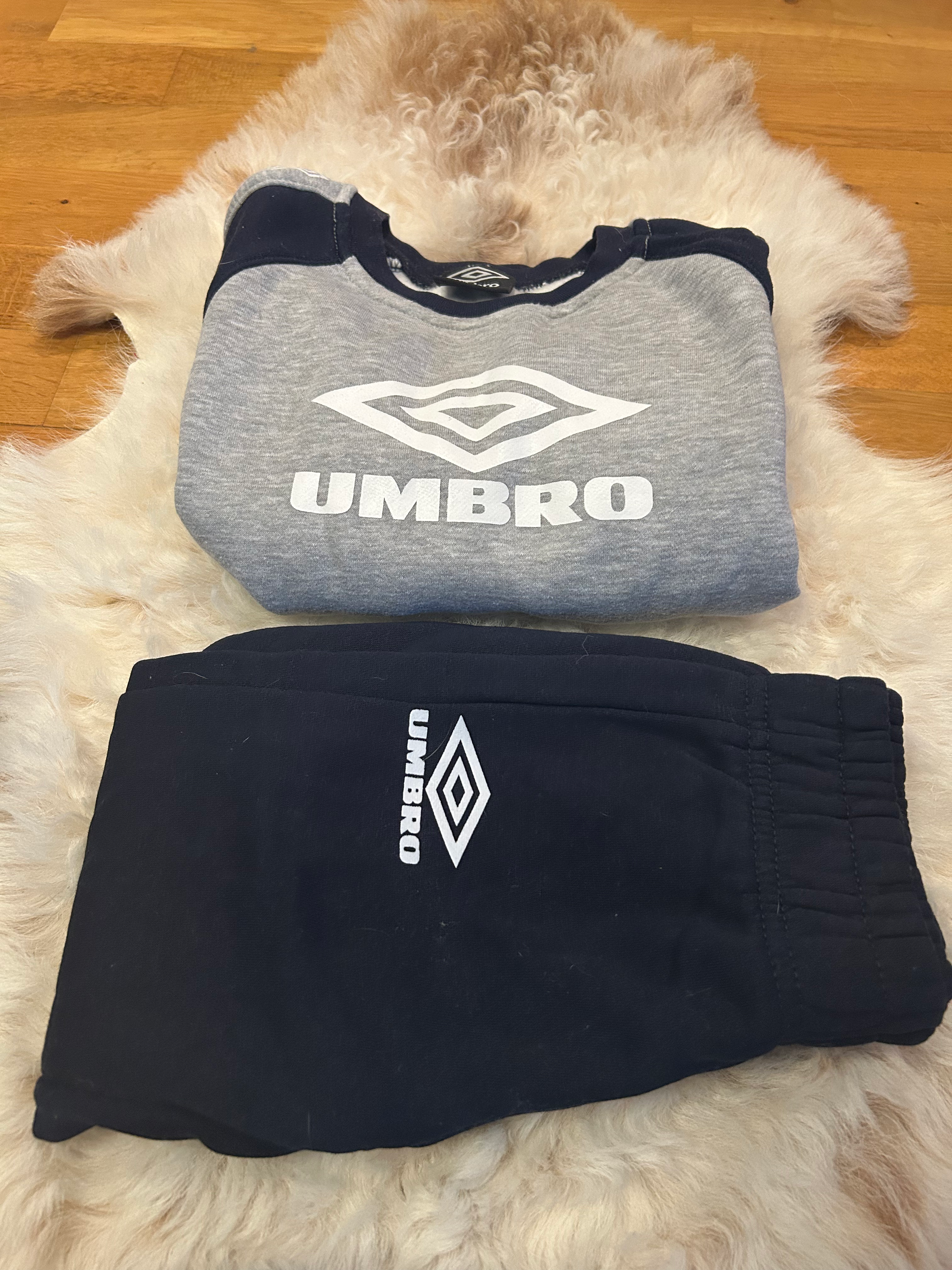 Joggedress fra Umbro Str. 116