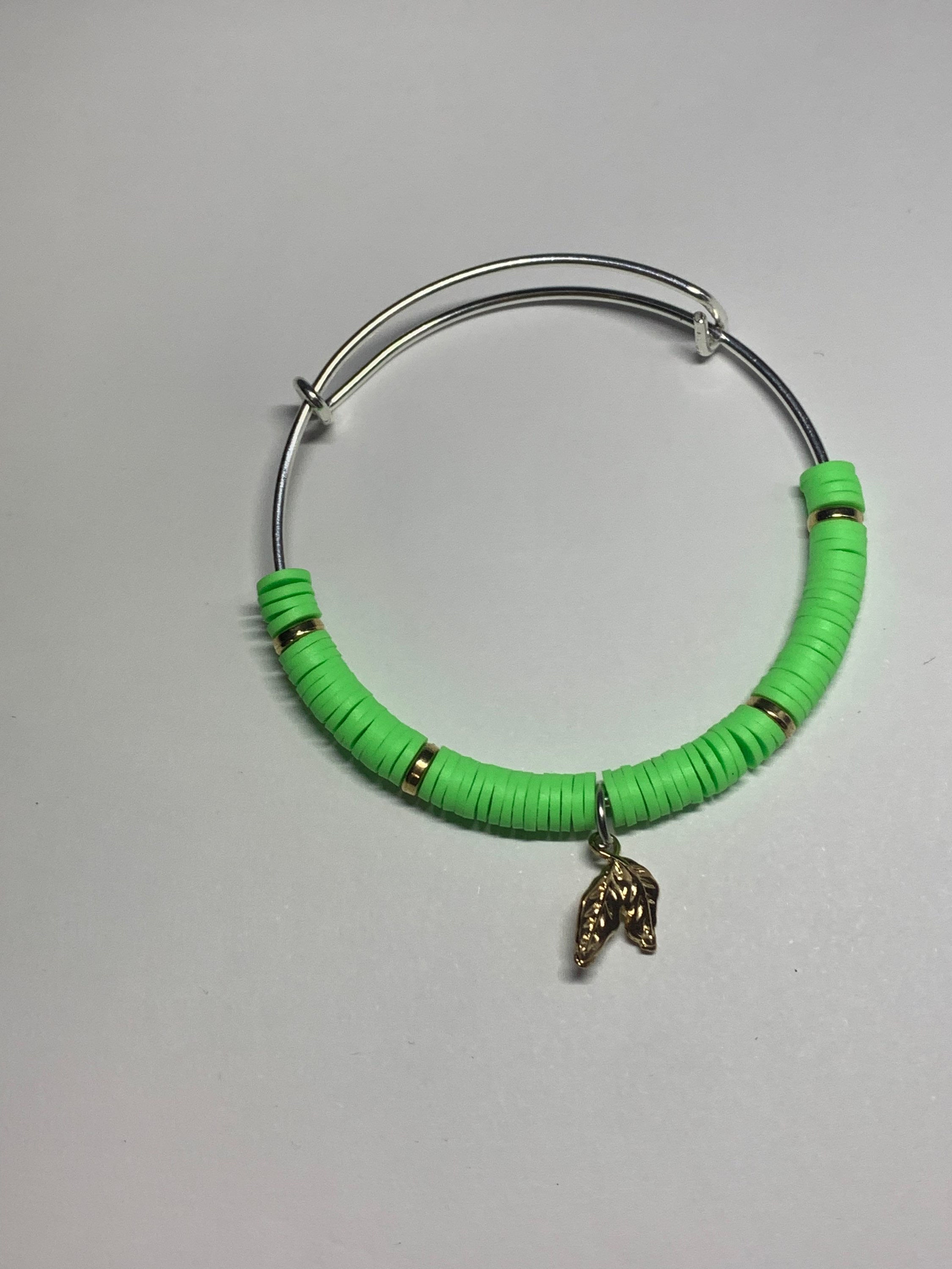 Green leaf charm bracelet