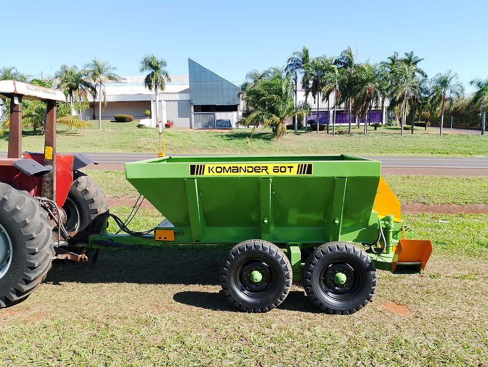 Miniatura: Adubadeira Kamaq 6 toneladas,comando a óleo,  pronta para o uso