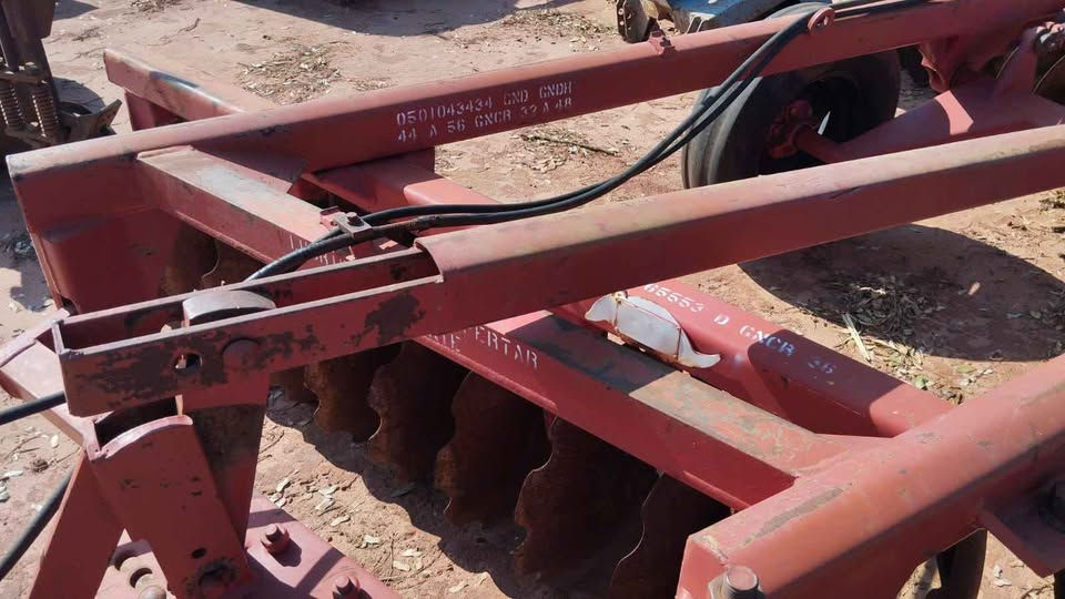 Miniatura: Grade Niveladora Tatu 36 discos, pronta para o uso