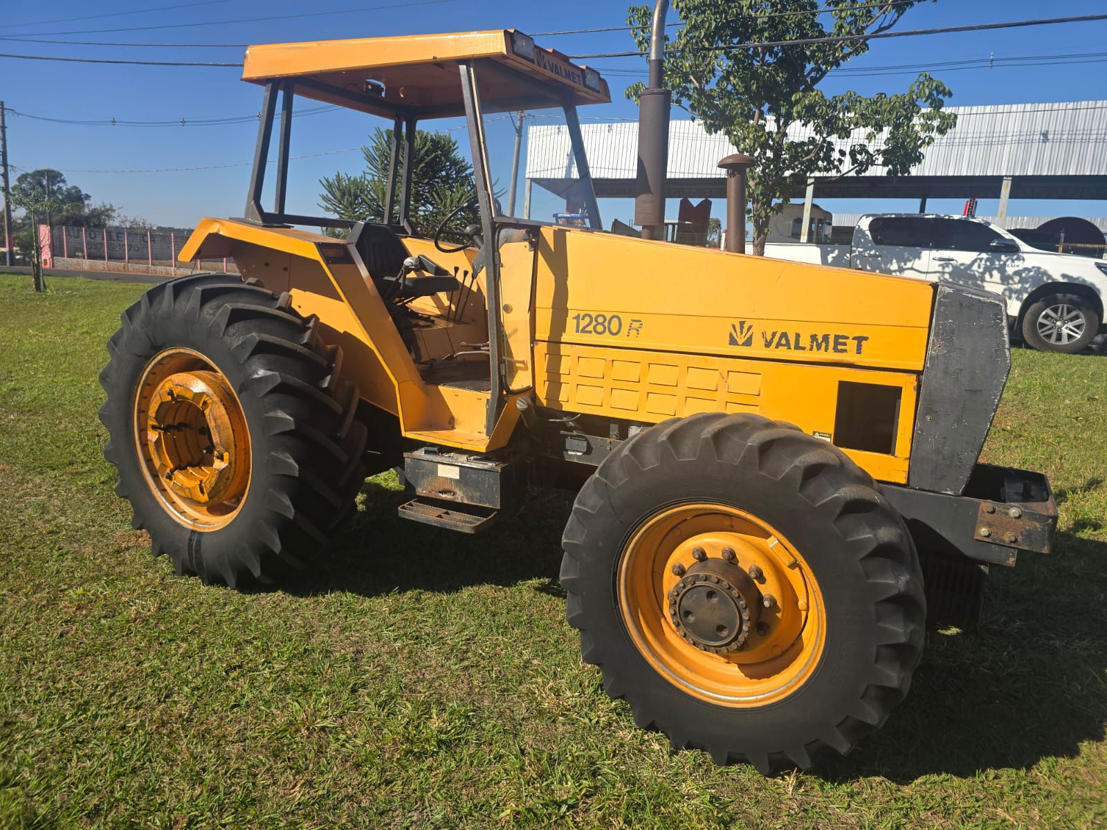 Trator Valtra 1280, ano 93, todo original, com 5.200 horas
