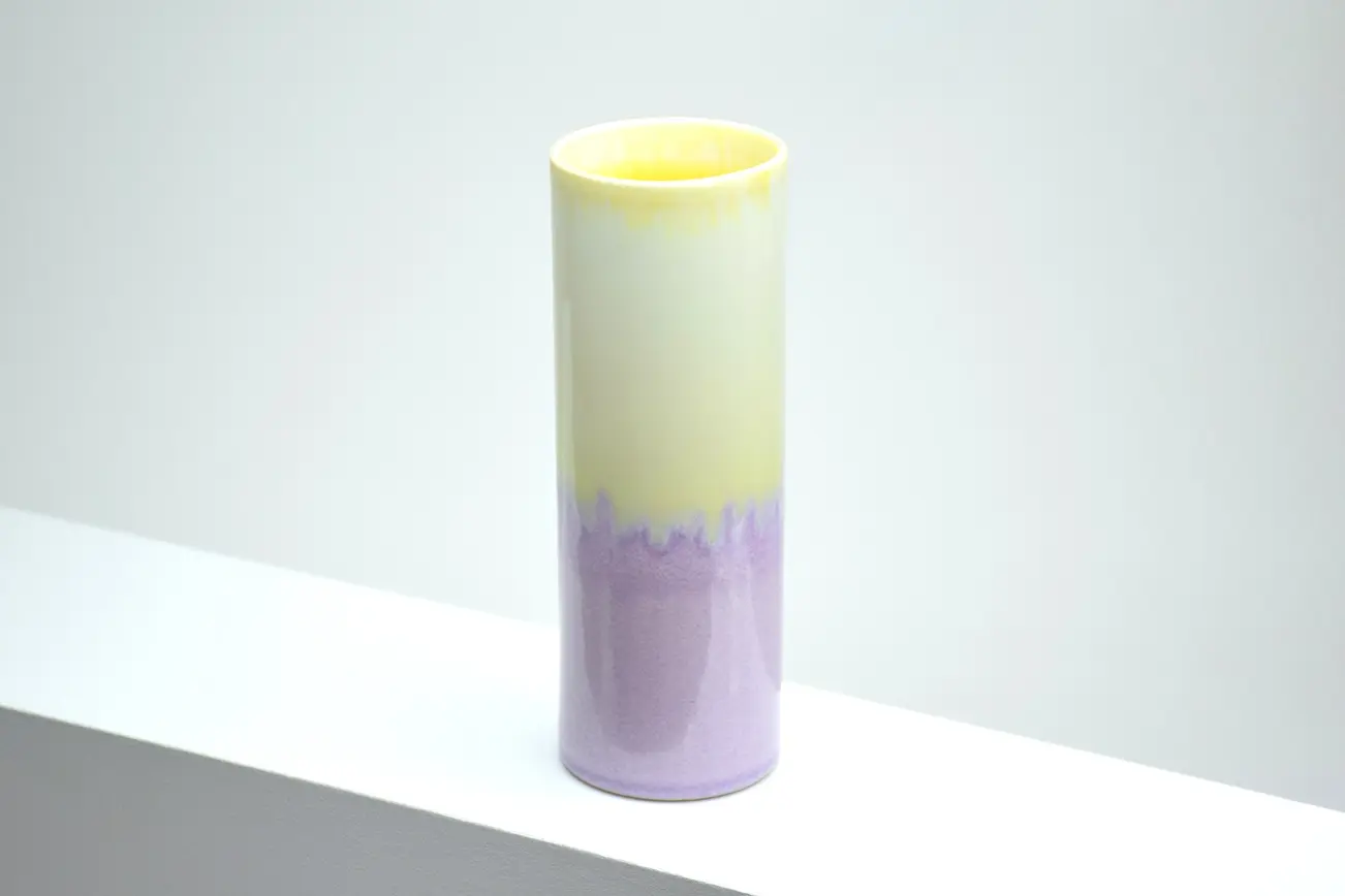 Vase porcelaine emaillée, coulé main Violine et Jaune
