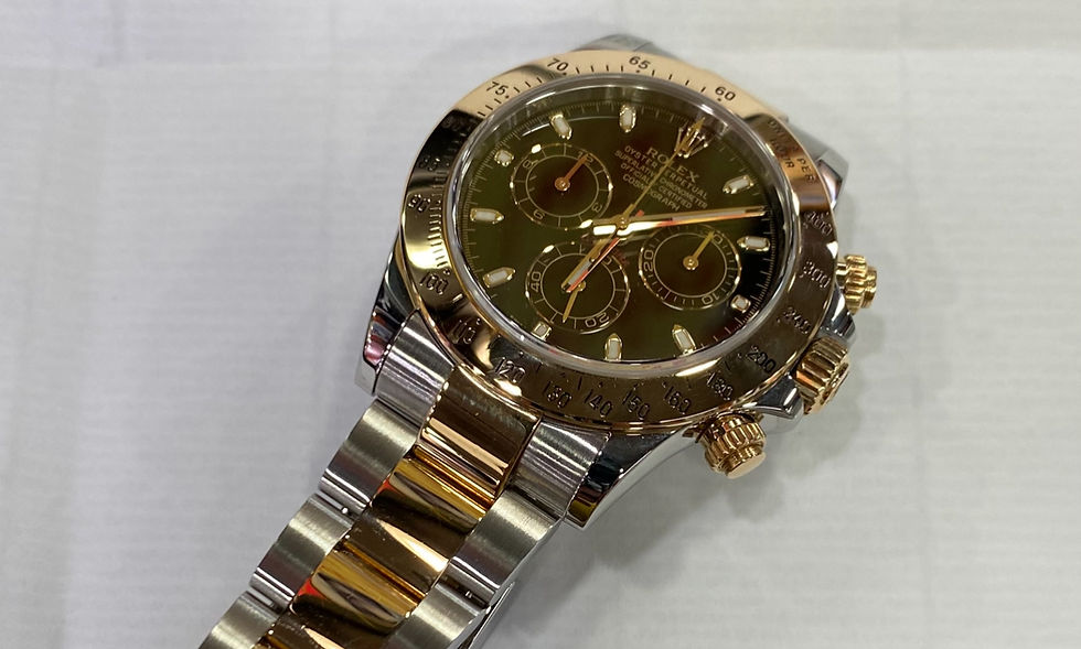 我早兩星期在旺角某地舖二手錶行買咗隻116523地通（淨錶，亂碼，舖頭說大概2015年），上行之後一星期14/f回覆，機芯零件全部係真可以抹油，但師傅用放大鏡發現之前因為非原裝開過蓋，不保證防水功能（主要話內蓋有損毁痕跡及計時上下制都有損耗），可以照付費做抹油，保養期內只保證走時準確，但唔會保證防水功能，如要維修防水功能要全個殼換，費用大概50,000港元