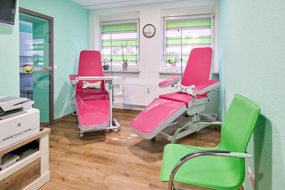 Behandlungszimmer der Praxis für Schmerztherapie in Mülsen.jpg