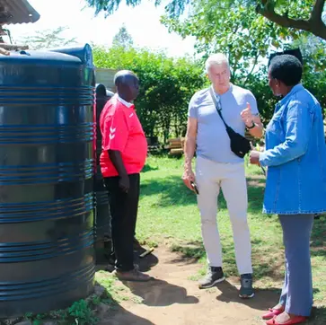 WASSER-TANKS & -VERSORGUNG