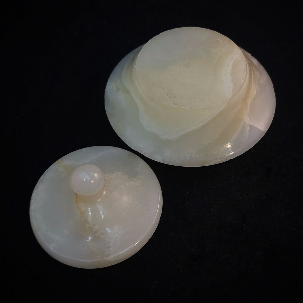 Thumbnail: Vintage white/yellow onyx small  jewellery/trinkets box