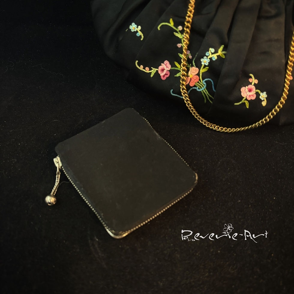 Thumbnail: Beautiful Petit Point compact powder with zipper closing