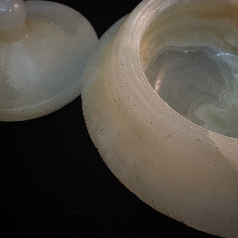 Thumbnail: Vintage white/yellow onyx small  jewellery/trinkets box