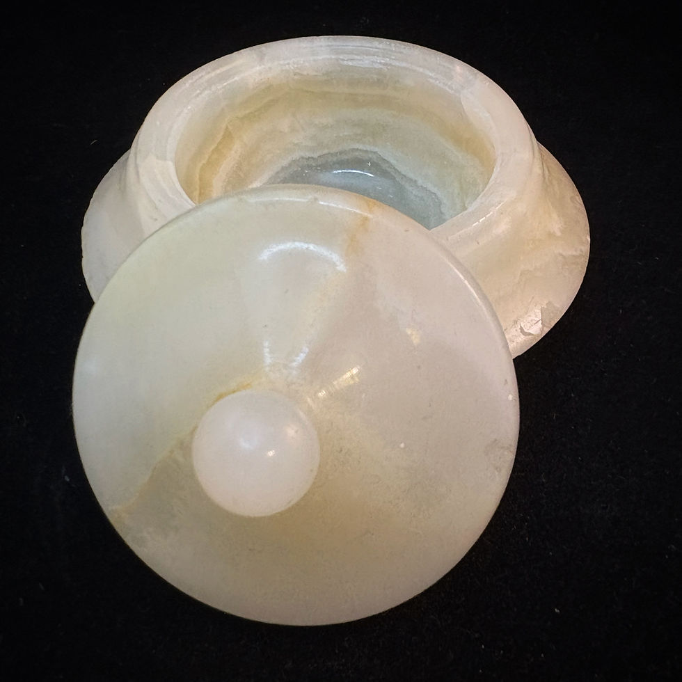 Thumbnail: Vintage white/yellow onyx small  jewellery/trinkets box