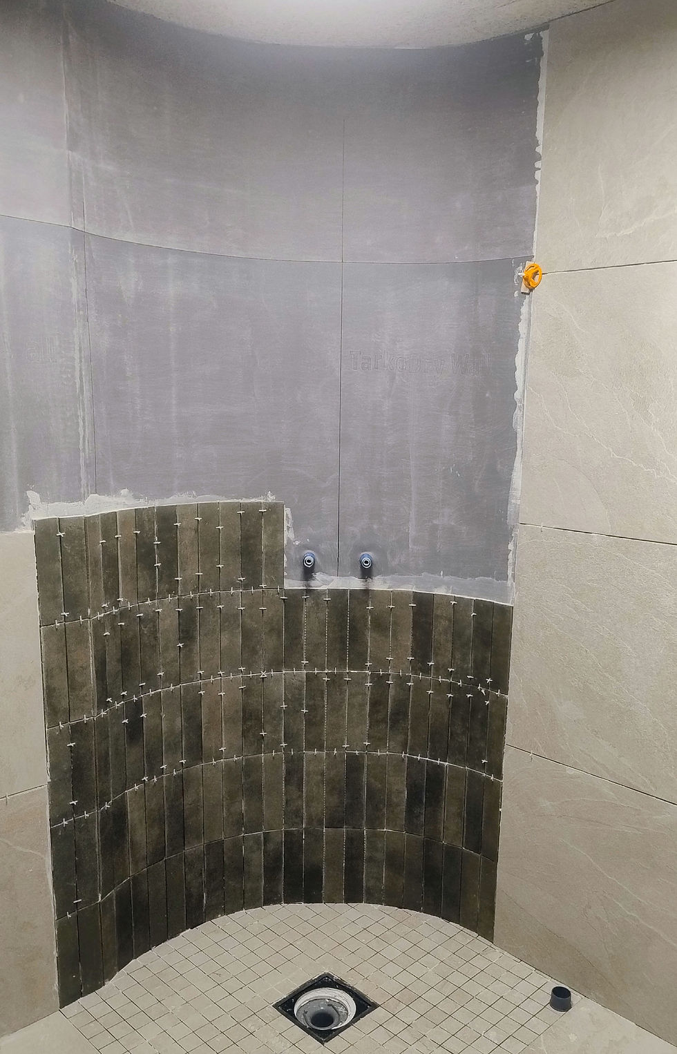 Vägg klinker i En-Suite 24 Oktober 2025