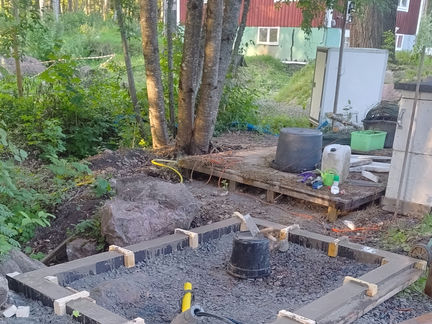 Idag gjöt vi en grundmur till det nya vattenhuset 14 juli 2024