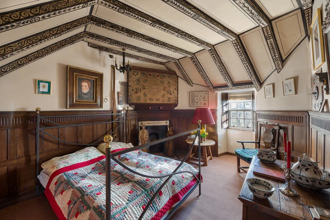 The castle's ten bedrooms retain much of their original Tudor style, with intricate ceilings and stone fireplaces. Savillis