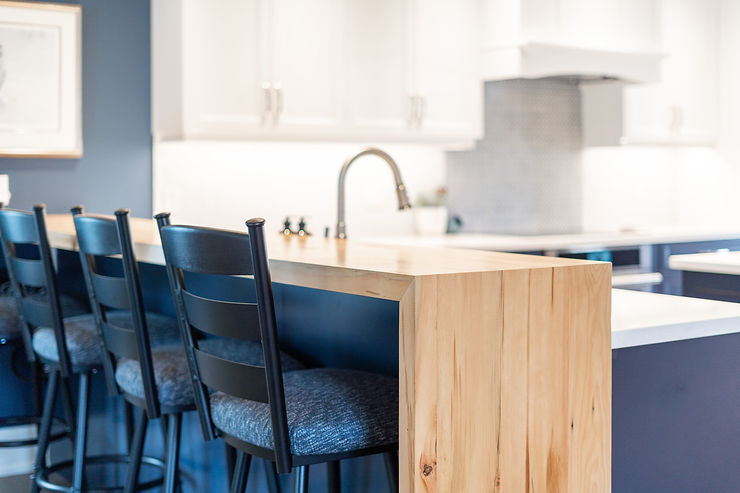 A picture of a beautiful kitchen designed by Lucyshyns Designs. Lucyshyns Designs Interior Designer Ontario Canada Interior Designer Grimsby Home Decor Ontario Canada - Stephanie's Top 10 Tips for Choosing Paint Colours in your home!