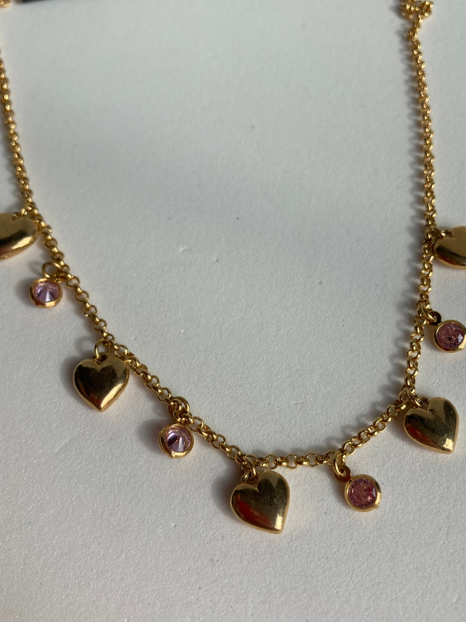 Choker com Coração Liso e Zirconia Rosa Banhado no Ouro 18k