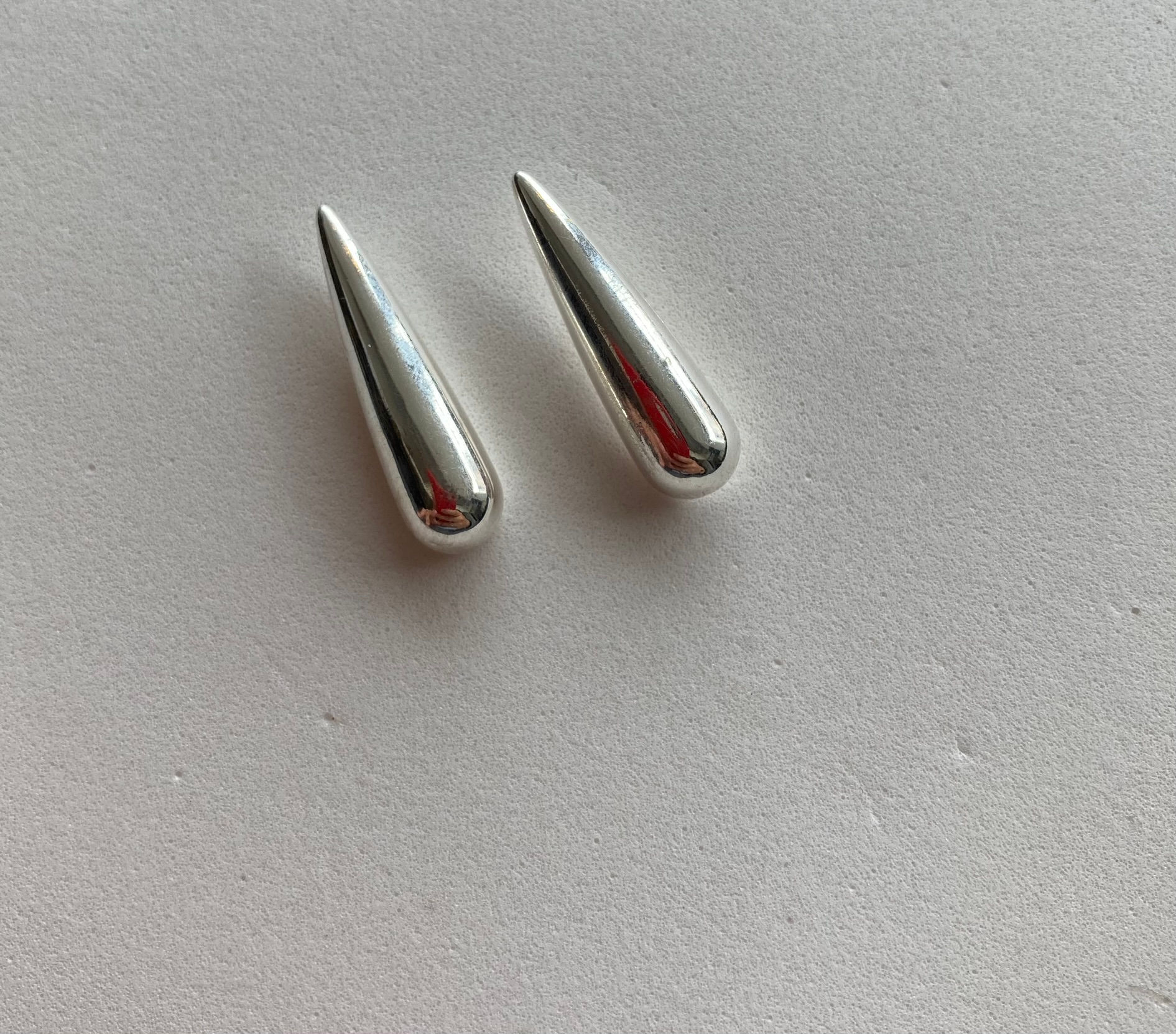 Brinco com Design de Gota Banhado no Prata 925