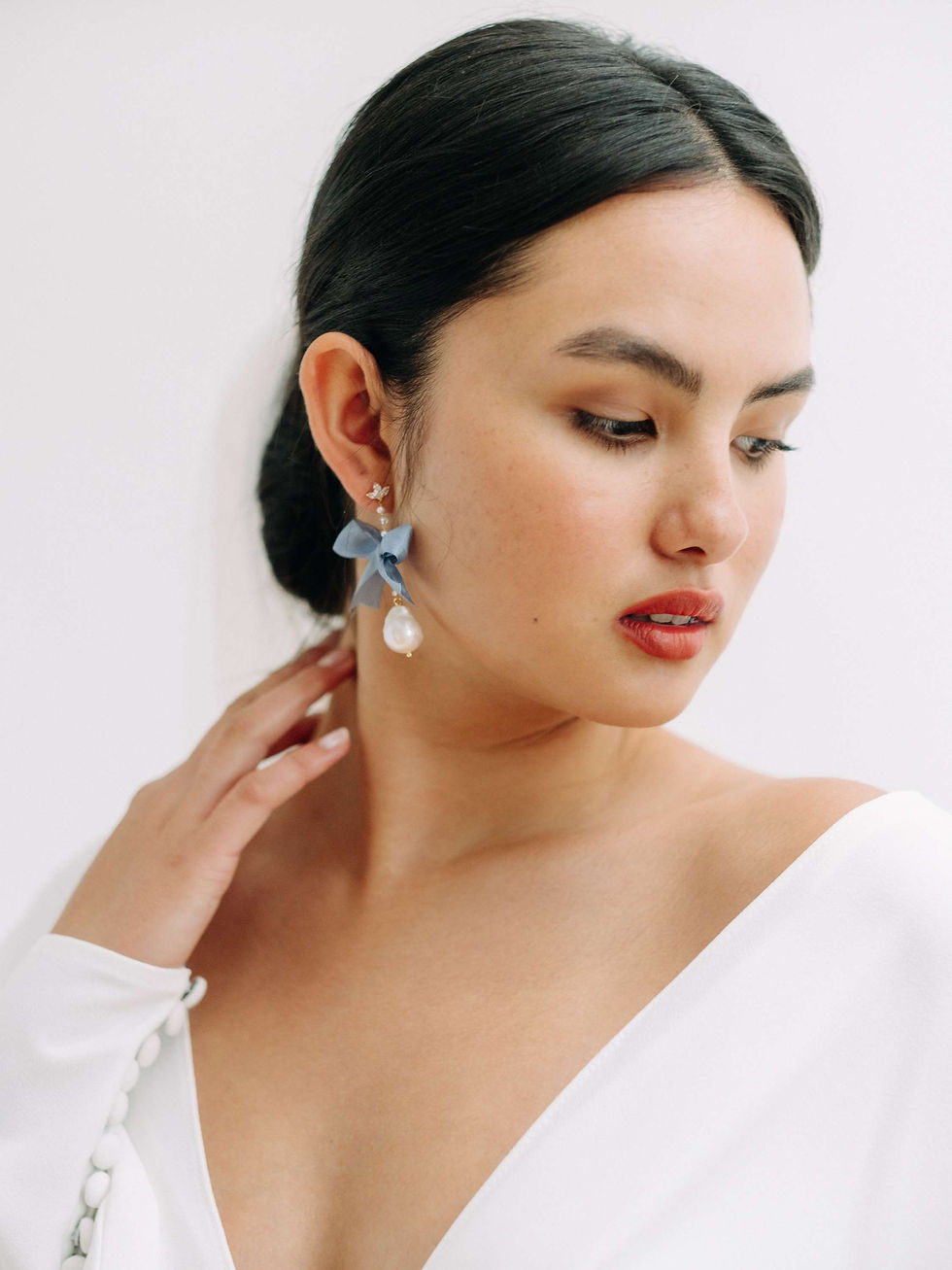 Thumbnail: BEATRIX | Baroque Pearl Bow Earrings 