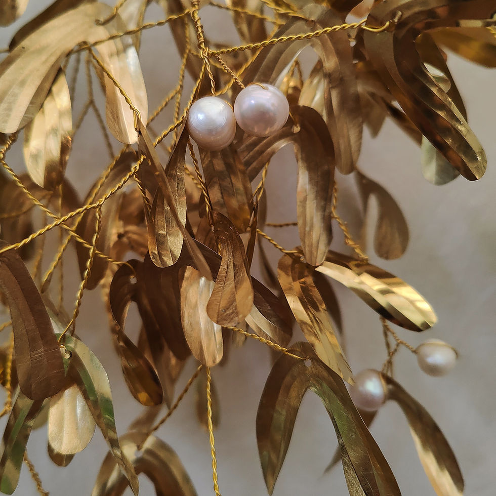Thumbnail: Christmas Brass Pearl Mistletoe
