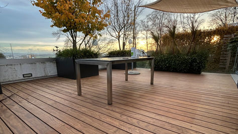 Neues Terrassendeck aus Holz