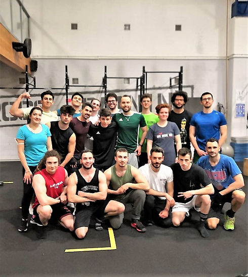 Foto di gruppo corso calisthenics carpi.jpeg