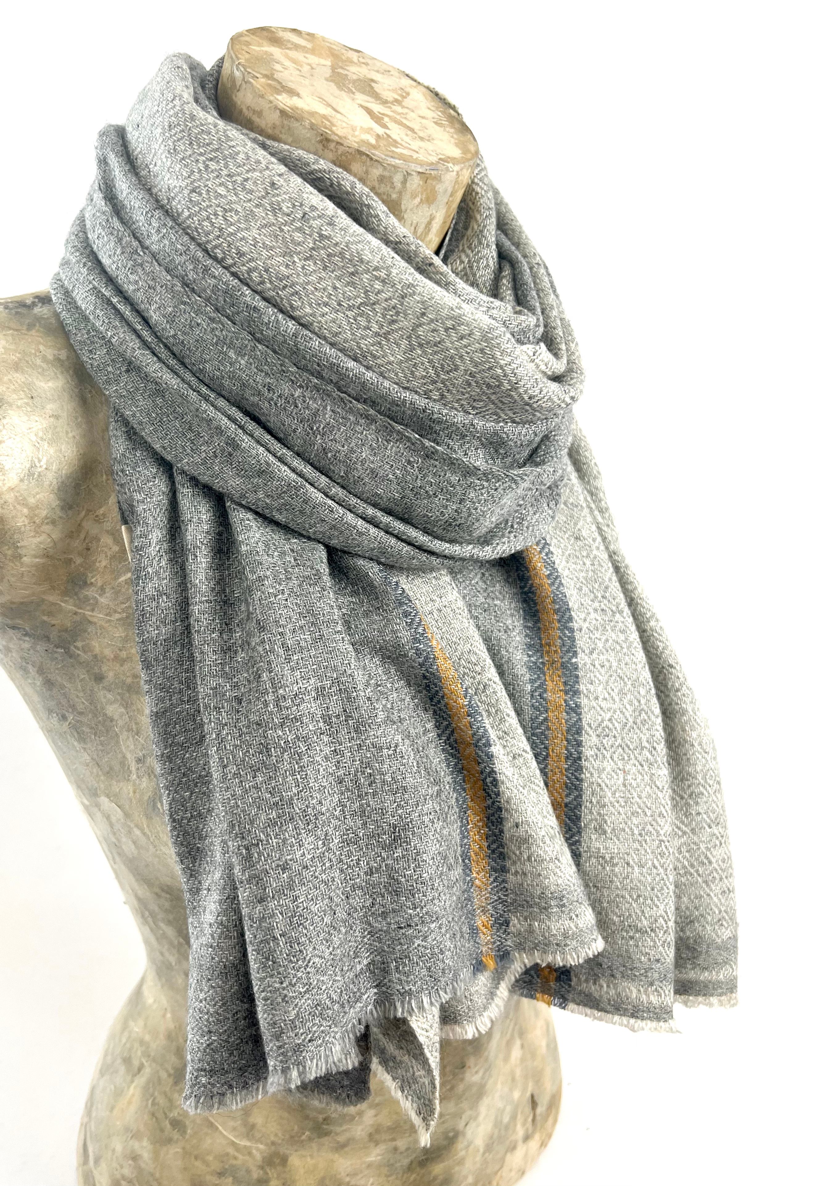 DEUX GRIS À LISERÉ