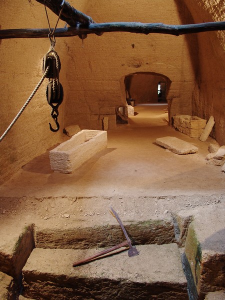 Troglodytes & Sarcophages
